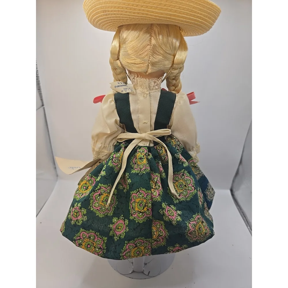 Madame Alexander Heidi‎ (1480) collectible doll in perfect condition